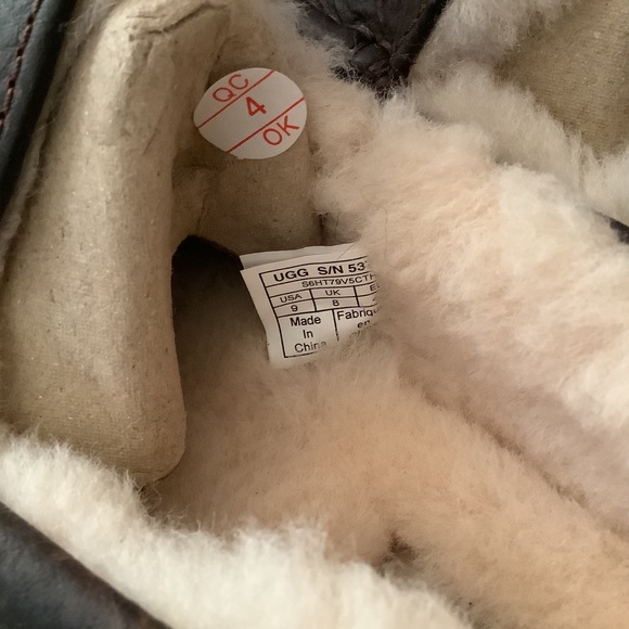 Sold UGG Australia Ascot Brown Leather Slippers 9 - Picture 10 of 11